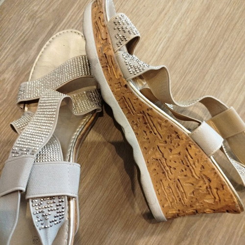 Jenny Fairy platform sandals like new, gold nude with rhinestones