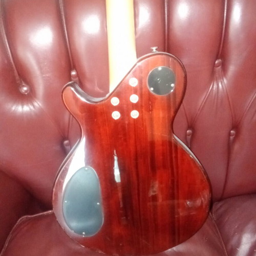 Electric guitar EVO DEAN like new, missing strings and pickup