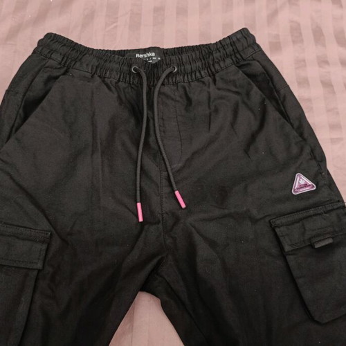 Bershka cargo pants small black like new with pink details