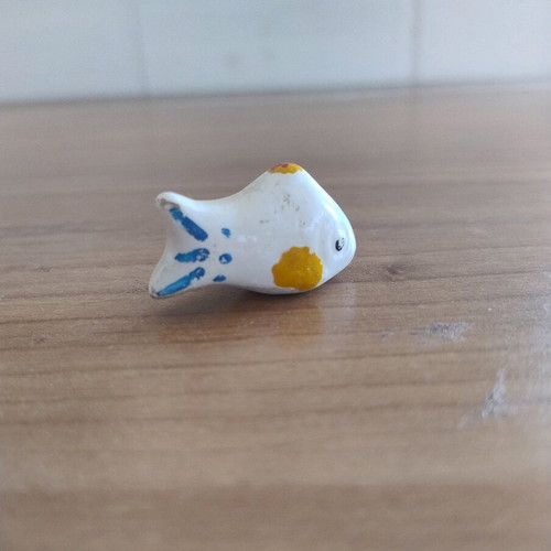 Ceramic fish miniature like new, 4 cm