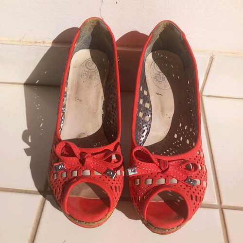 Safe Step coral platform shoes lightly used, size 38