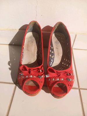 Safe Step coral platform shoes lightly used, size 38