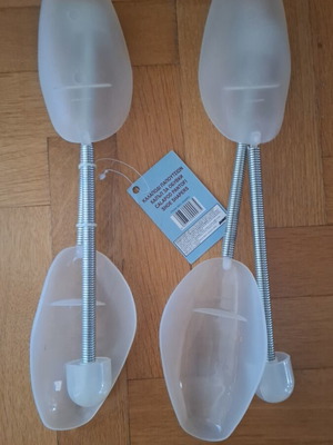 Shoe trees set of 2 new