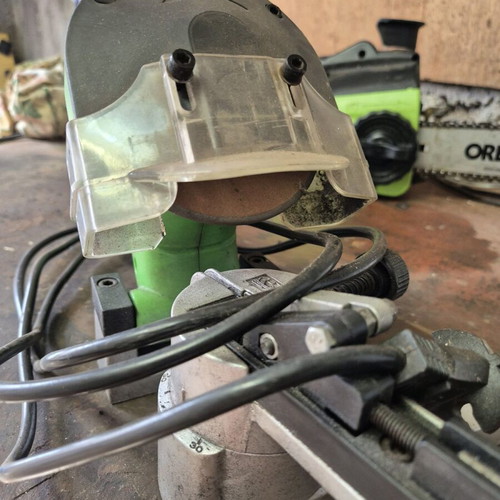 Chainsaw sharpening wheel like new, barely used