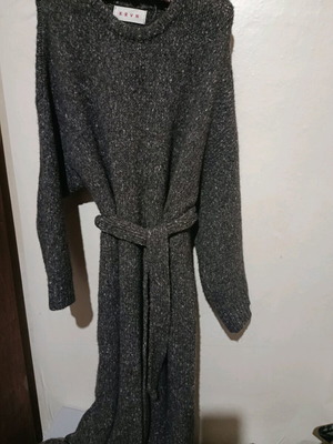 Karavan dress like new