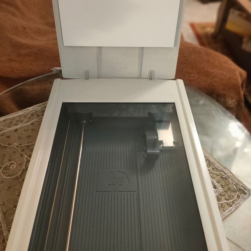 HP Scanjet 2400 flatbed scanner used