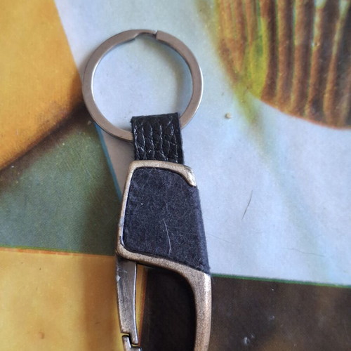 Metal keychain hook like new