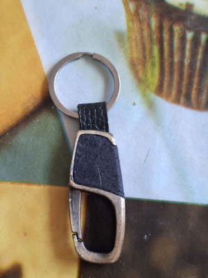 Metal keychain hook like new