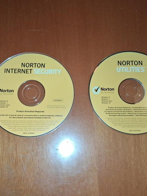 Norton Internet Security and Norton Utilities CD like new, set of 2