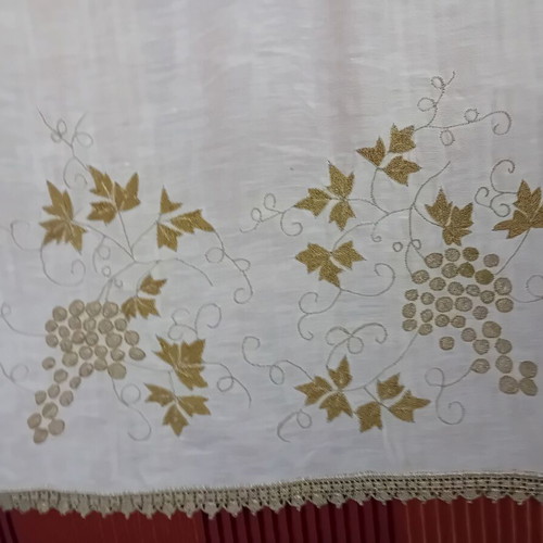 Handmade tzevres table linen