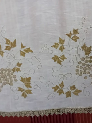 Handmade tzevres table linen