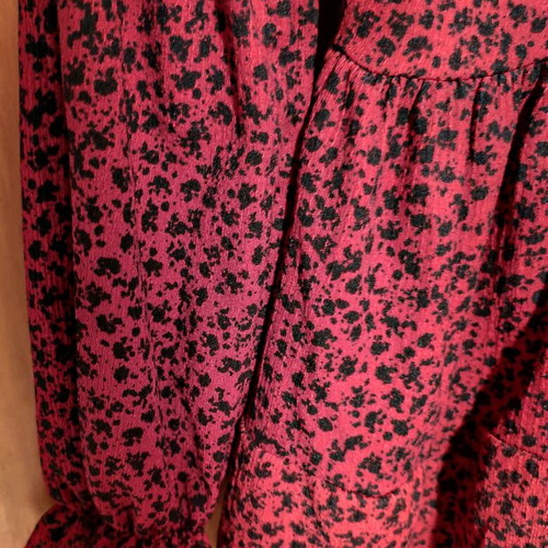 Mango blouse with deep neckline, size S, new, black and red