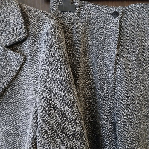 Suit size 50 like new, excellent quality