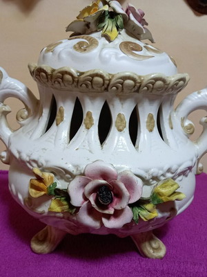 Vintage χειροποίητο κεραμικό κεντρικό κομμάτι Capodimonte μεταχειρισμένο