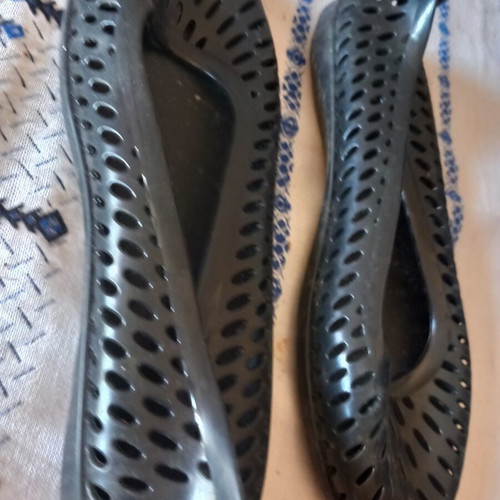 G&G beach shoes size 36, black plastic