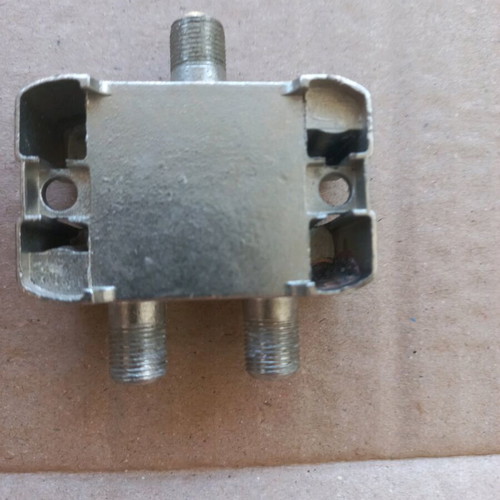 Matel antenna splitter new with one input and two outputs