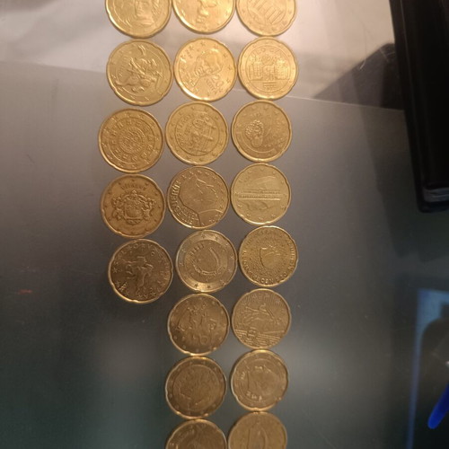 21 different 20-cent coins from 20 countries, including 2 from the Netherlands
