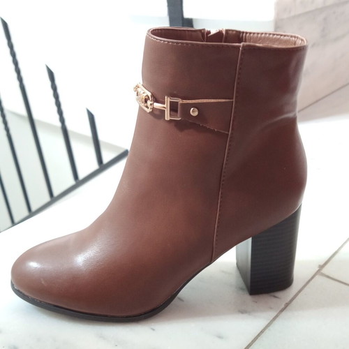 Voi&Noi brown boots size 39