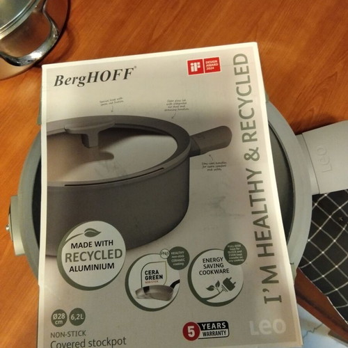 BergHOFF Leo Balance 28cm pot with defect, like new