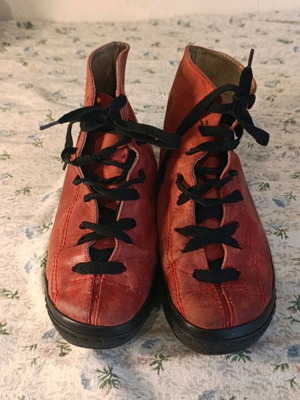Red leather ankle boots size 37 used, sturdy design with black laces