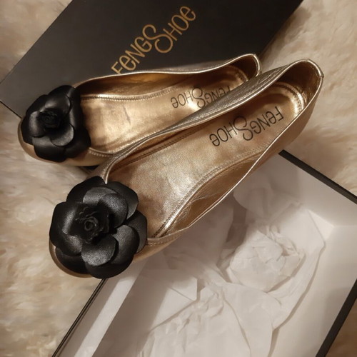 Feng Shoe ballerinas size 36 gold leather with black flower like new