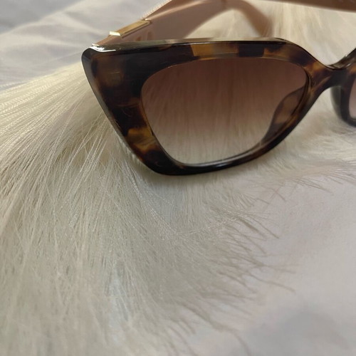 Women’s Tortoise Sunglasses new with pink arms and gold detail