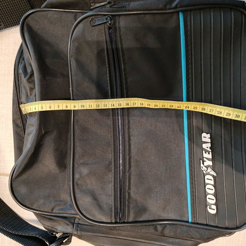 Goodyear unisex crossbody bag like new, black