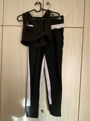 Athletic set like new, leggings size s/m and top size m black