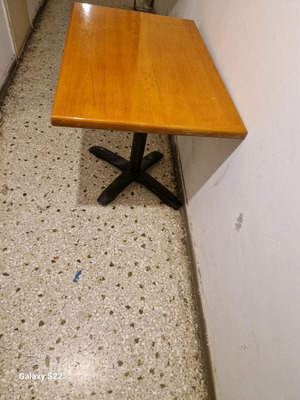 Τραπέζια εστιατορίου σαν καινούργια, 1μ x 0,7μ, σετ 2