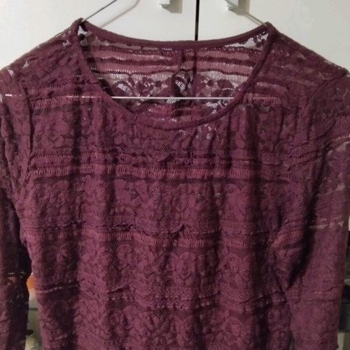 Bordeaux lace long-sleeve top like new, size L