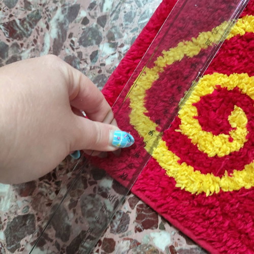 Christmas rug small like new 80x50