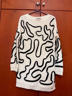 Mexx long jumper like new, size L, black and white