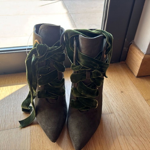 Women’s suede ankle boots new size 38 with green velvet laces