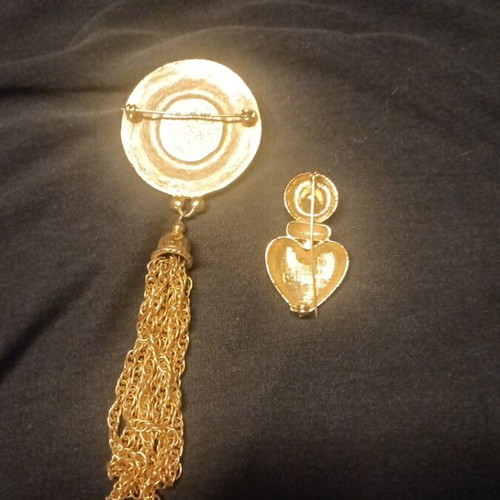 Vintage gold-tone pins new