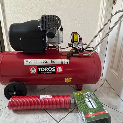 Toros Air Compressor 100L New with Hose Set and Paint Gun