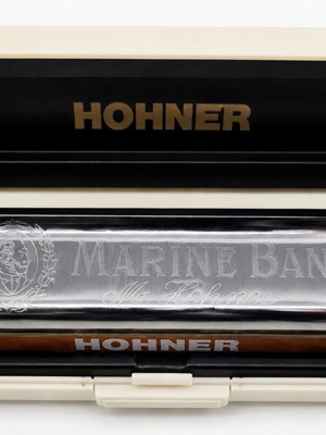 Hohner Marine Band Harmonica in Key F like new with original case
