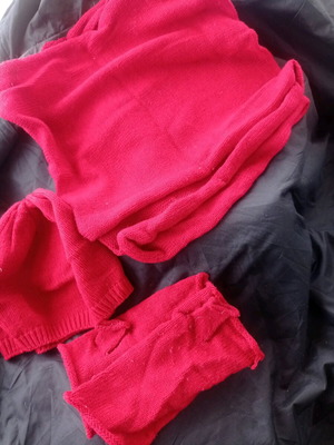 Knitted set La Redoute Collections used, red hat, neck warmer and fingerless gloves
