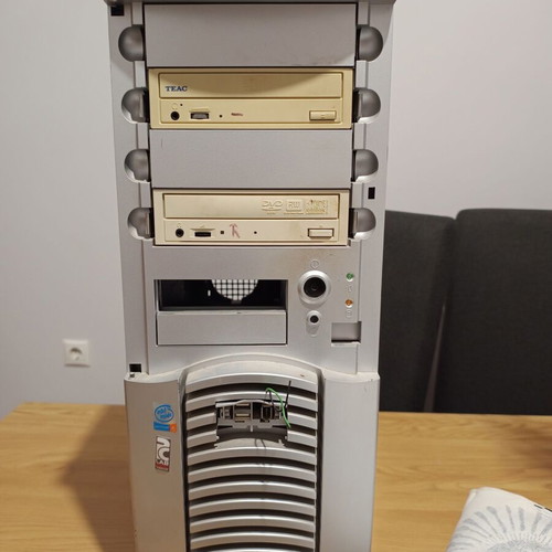 Retro PC used with Intel Pentium 4 3.2GHz and Chieftec Dragon case