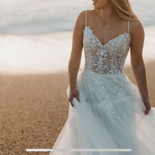 Demetrios wedding dress like new, romantic and boho style, size M