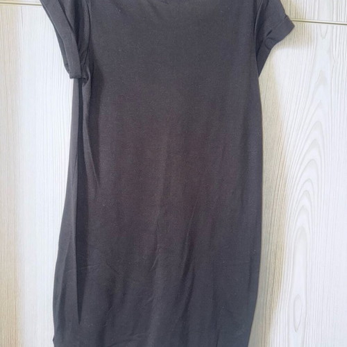 Women's black dress used, basic and comfortable
