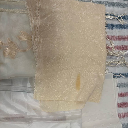 Vintage set of 4 used napkins, doilies and table runner