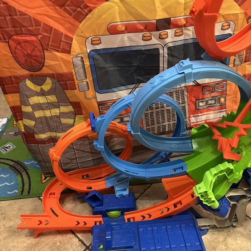 Hot Wheels racetrack with 4 loops