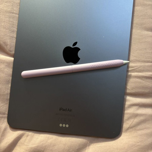 iPad Air 2022 with Apple Pencil and 4 cases