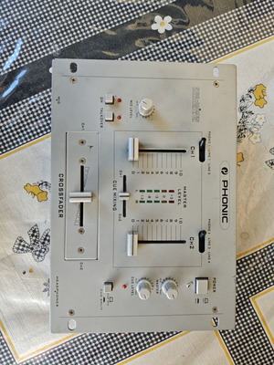 Phonic MX202 DJ mixer like new