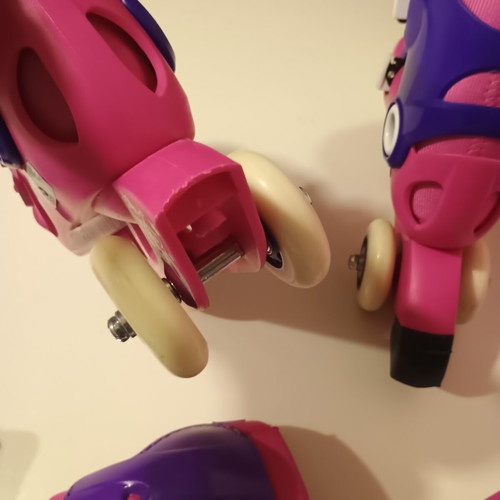 Oxelo Kids Roller Skates like new, sizes 26-28, ages 6-10 with protective set