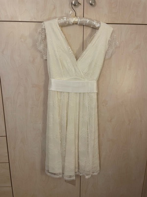 Seraphine maternity wedding dress medium size like new, champagne ivory