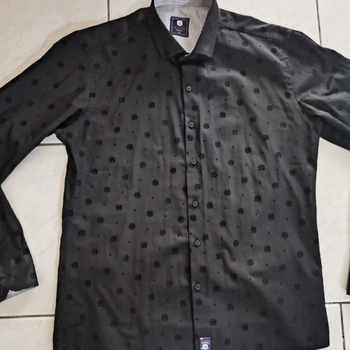 Shirt NoL slim black with embossed design like new, size L