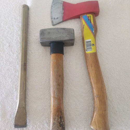 Hand tools used: chisel, axe, hammer