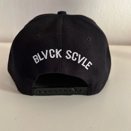 SnapBack hat black scale like new