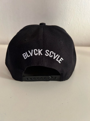 SnapBack hat black scale like new